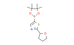 2-(tetrahydrofuran-2-yl)-5-(4，4，5，5-tetramethyl-1，3，2-dioxaborolan-2-yl)thiazole,95%