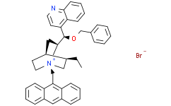 (1S， 2S， 4S， 5R)-1-(蒽-9-基甲基)-2-((R)-(苄氧基)(喹啉-4-基)甲基)-5-乙基喹啉-1-鎓溴化物